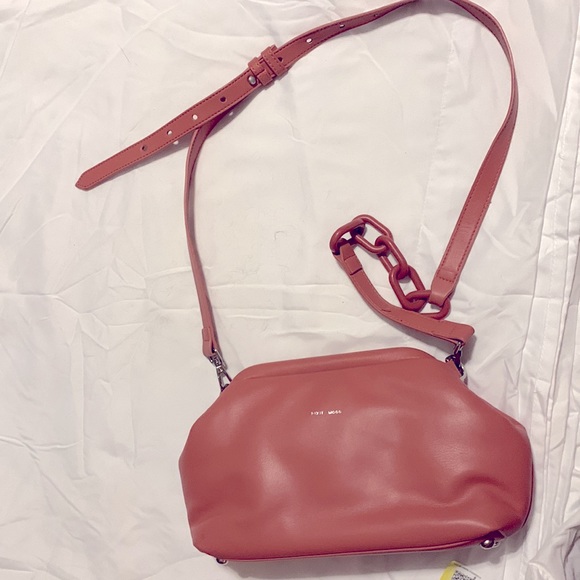 Pixie Mood Bubbly Clutch Crossbody Vegan Leather cranberry - Picture 6 of 6